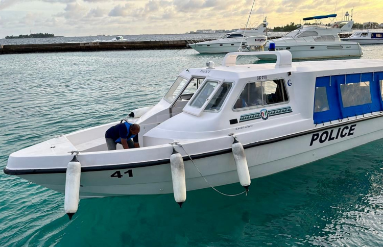 ބަންޑުން ޖަހާލި ޑިންގީއަކުން އެންމެން ސަލާމަތްކޮށްފި