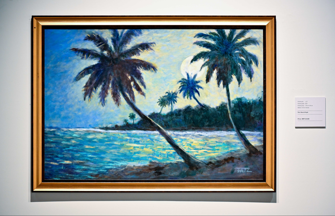 ރާއްޖޭގެ އެހާރާއި މިހާރުގެ ދިރިއުޅުން ދައްކުވައިދޭ ކުރެހުންތަކާ އެކު، އާޓް ގެލެރީގައި މިހާރު ކުރިއަށް ގެންދާ މަނާގޭ އަބްދުﷲ ފާއިޒުގެ ކުރެހުމުގެ މައުރަޒުގެ ކުރެހުމެއް: މި މަހުގެ 16 އިގެ ނިޔަލަށް މި މައުރަޒު ކުރިއަށް ގެންދާނެ.---ފޮޓޯ: ނިޝާން އަލީ| މިހާރު