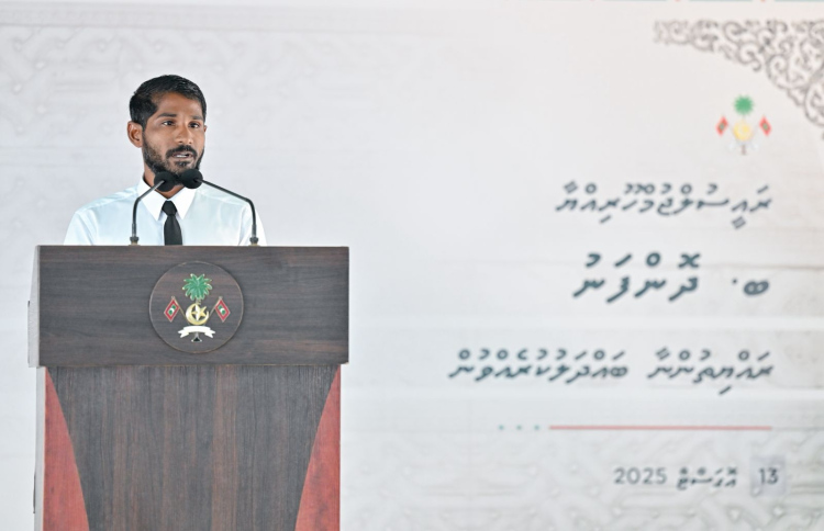 ރައީސްގެ ކުރިމަތީގައި ހުރެ އެދުނީ ބިލް ތަސްދީގުނުކުރަން