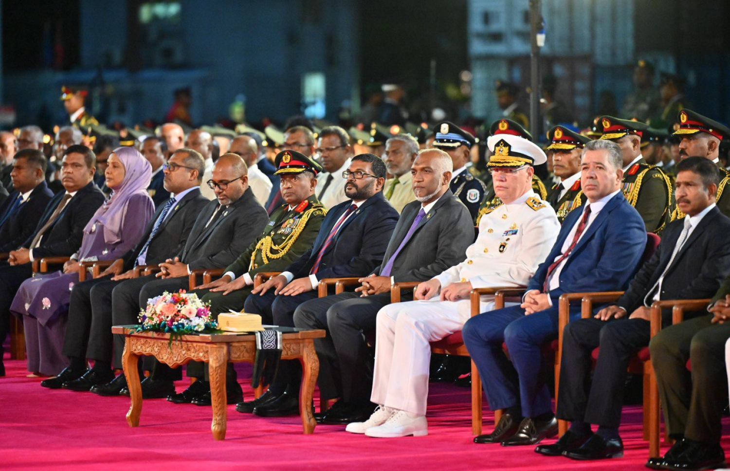 ތުރުކީ އިން ރާއްޖެ އަށް ހަދިޔާކުރި އަސްކަރީ މަނަވަރު އެމްއެންޑީއެފާ ހަވާލުކުރަން މިރޭ ބޭއްވި ރަސްމިއްޔާތުގައި ރައީސް މުއިއްޒު ބައިވެރިވެވަޑައިގަންނަވަނީ.---ފޮޓޯ: ނިޝާން އަލީ| މިހާރު