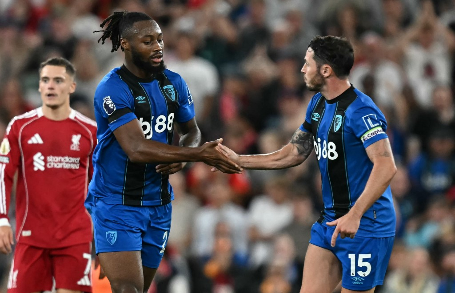 ސެމެންޔޯ (ވ) ބޯންމަތަށް ފުރަތަމަ ލަނޑު ޖެހުމަށް ފަހު. ބޯންމަތުގެ ދެ ލަނޑު ވެސް ޖެހީ އޭނާ.-- ފޮޓޯ: އޭއެފްޕީ