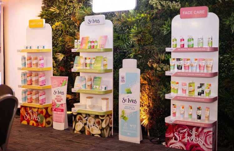 އަރާބީން ސެއިންޓް އައިވްސްގެ ޕްރޮޑަކްޓުތައް ރާއްޖެއަށް