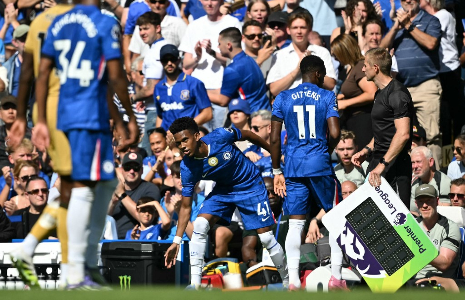 އެސްޓަވާއޯ، ދެވަނަ ހާފުގައި ގިޓެންސްގެ ބަދަލުގައި ކުޅެން އަރަނީ.-- ފޮޓޯ: އޭއެފްޕީ