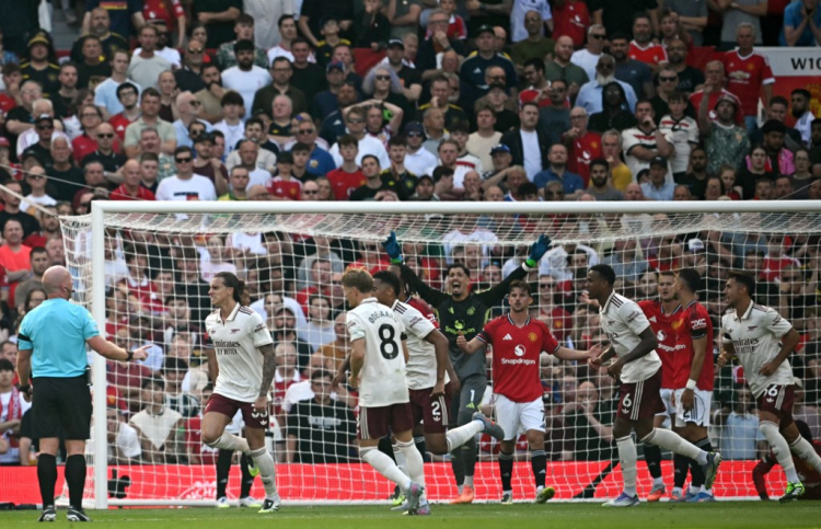 ޔުނައިޓެޑްގެ އާ ފޯވާޑުންނާއެކު އާސެނަލް އަތްދަށުވެއްޖެ