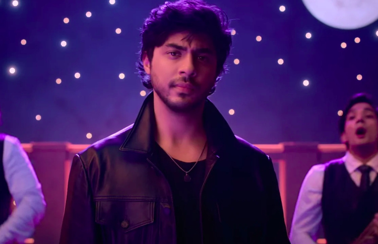 "ދަ ބޭޑްސް އޮފް ބޮލީވުޑް"ގެ ފުރަތަމަ ފެނިލުން