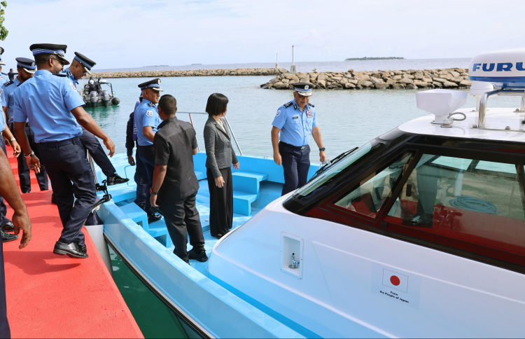 ޖަޕާނުން ފުލުހުންނަށް ފަސް ލޯންޗް ހަދިޔާކޮށްފި