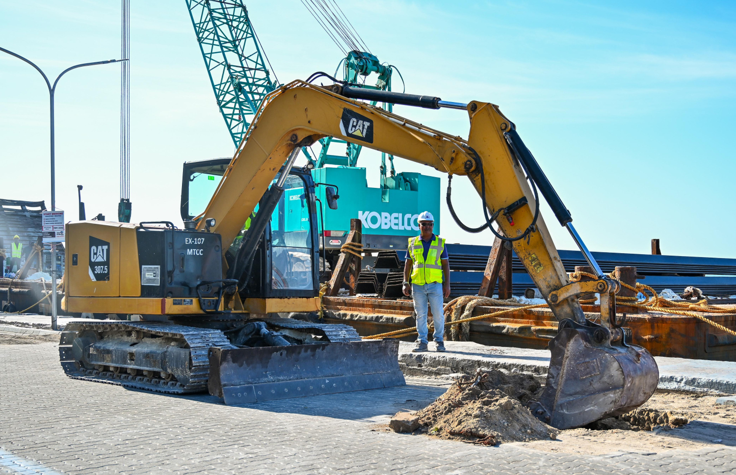 ބޮޑުތަކުރުފާނު މަގު ހަތަރު ލޭނަށް ބަދަލުކޮށް، މަގު ފުޅާކުރުމުގެ މަސައްކަތް އިއްޔެ ފަށަނީ.--- ފޮޓޯ: ނިޝާން އަލީ | މިހާރު