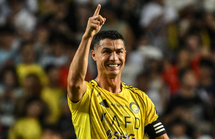 ހަތަރު ކްލަބަކަށް 100 ލަނޑު ޖެހީ ރޮނާލްޑޯ