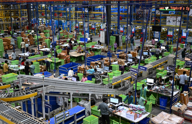 އެމެރިކާގެ އަދަބަށް ނުބަލައި އިންޑިއާ ހިންދެމިލަނީ!