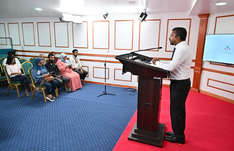 އޭޖީގެ ޕްރެސް ކޮންފަރެންސް ނޫސްވެރިން ބޮއިކޮޓްކޮށްފި