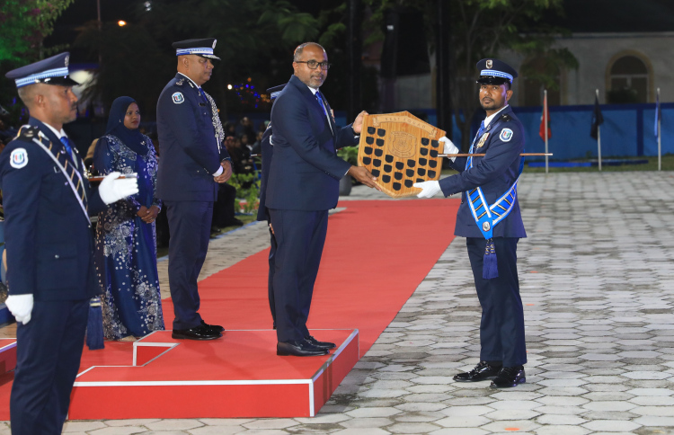 "ނަޒާހަތްތެރިކަން ވިއްކާ ނުލައި ކަރާމާތް ދަމަހައްޓާ"