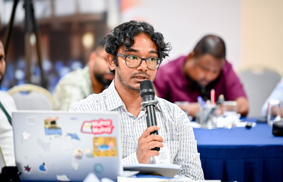 މިނިވަން މުއައްސަސާތަކާ ބެހޭ ކޮމިޓީގައި މިއަދު ނޫސްވެރިން ވާހަކަ ދައްކަނީ. ކޮމިޓީގައި ވާހަކަ ދެއްކި ހުރިހާ މީޑިއާއަކުން ވަނީ ބިލާ ދެކޮޅު ކަން ހާމަކޮށްފައި - ފޮޓޯ: ނިޝާން އަލީ | މިހާރު