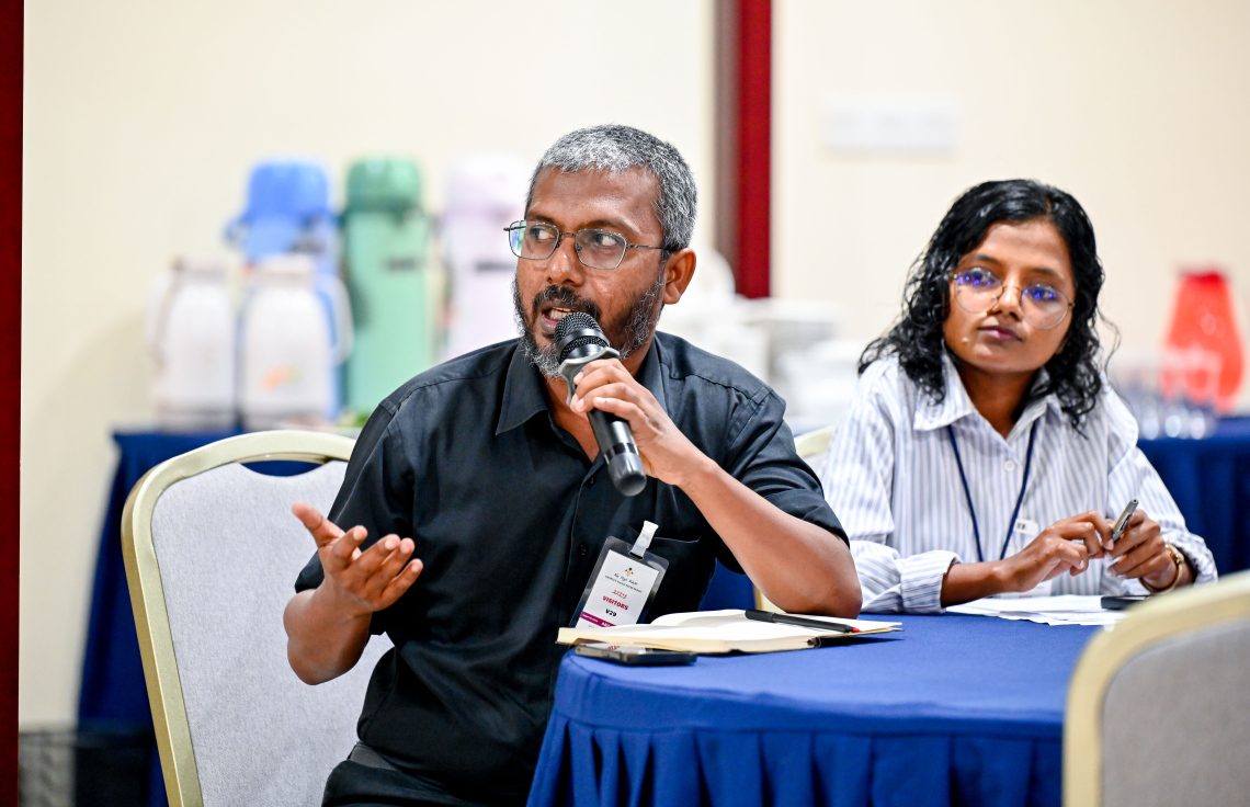 މިނިވަން މުއައްސަސާތަކާ ބެހޭ ކޮމިޓީގައި މިއަދު ނޫސްވެރިން ވާހަކަ ދައްކަނީ. ކޮމިޓީގައި ވާހަކަ ދެއްކި ހުރިހާ މީޑިއާއަކުން ވަނީ ބިލާ ދެކޮޅު ކަން ހާމަކޮށްފައި - ފޮޓޯ: ނިޝާން އަލީ | މިހާރު