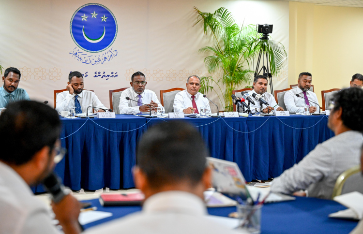 ނޫސްވެރިންނަށް އިންޒާރުދޭ މައްސަލަ ކޮމިޓީން ބަލަނީ