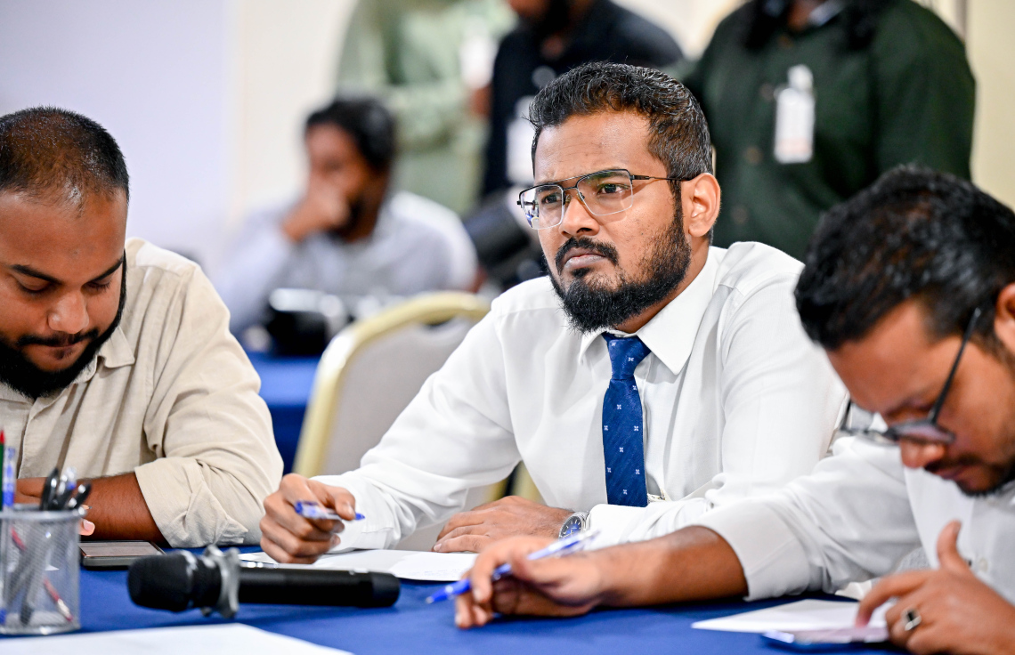 މިނިވަން މުއައްސަސާތަކާ ބެހޭ ކޮމިޓީގެ މިއަދުގެ ބައްދަލުވުމުގެ ތެރެއިން: ކޮމިޓީގައި ވާހަކަ ދެއްކި ހުރިހާ މީޑިއާއަކުން ވަނީ ބިލާ ދެކޮޅު ކަން ހާމަކޮށްފައި - ފޮޓޯ: ނިޝާން އަލީ / މިހާރު