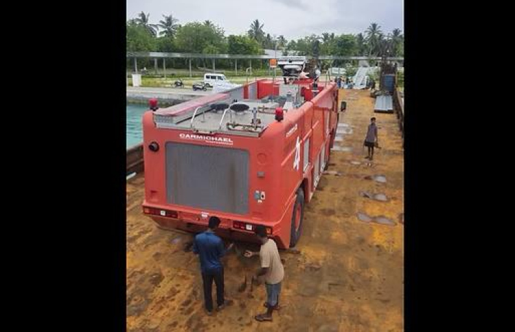 ފުވައްމުލަކު އެއާޕޯޓަށް އައްޑޫއިން ފަޔާލޮރީއެއް ގެންދަނީ