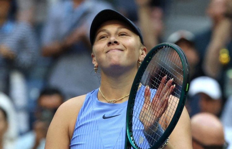 އެމެރިކާގެ އަނީސިމޯވާ، ސްވިއާޓެކް އަތުން ބަދަލުހިފައިފި