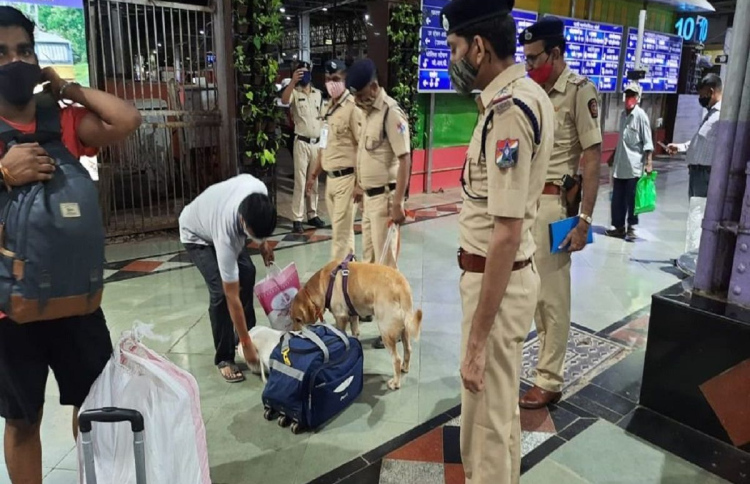 މުމްބާއީއަށް ޓެރަރިސްޓު ހަމަލާތަކެއްގެ އިންޒާރު ދީފި