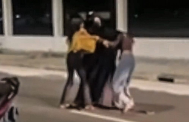 އައްޑޫގައި ފިލްމު ނިންމާފައި ނުކުމެ ހިންގީ މާރާމާރީ