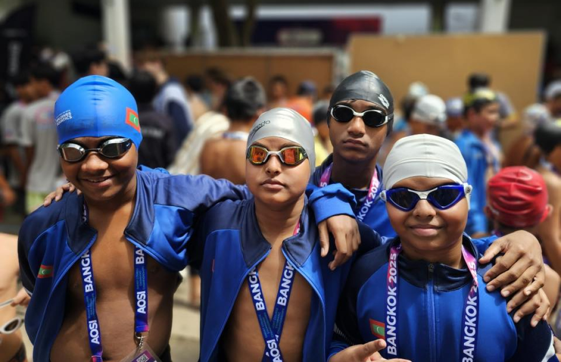 ތައިލެންޑުގެ ބެންކޮކްގައި ބޭއްވި އޭޝިއަން އޯޕަން ސްކޫލް އިންވިޓޭޝަނަލް ޝޯޓްކޯސް މުބާރާތުގައި ރާއްޖޭގެ ނިއު ލެގޫން ސުވިމިން ކްލަބުގެ ފަރާތުން ޖޫނިއާ ބޯއިސް ރިލޭގެ އިވެންޓަށް ތައްޔާރު ވެގެން.