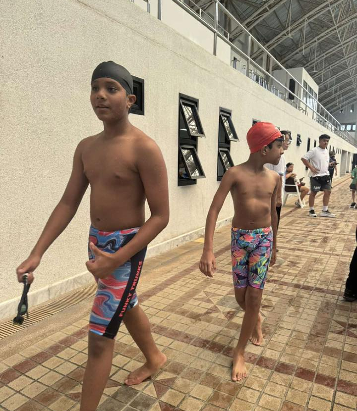 ތައިލެންޑުގެ ބެންކޮކްގައި ބޭއްވި އޭޝިއަން އޯޕަން ސްކޫލް އިންވިޓޭޝަނަލް ޝޯޓްކޯސް މުބާރާތުގައި ބައިވެރިވި ބައެއް ދިވެހި ފެތުންތެރިން.