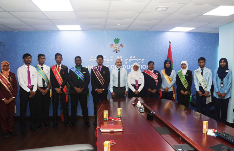 ޔޫތު ޕްރޮގްރާމަށް 11 ސްކޫލެއްގެ ދަރިވަރުން ޗައިނާއަށް