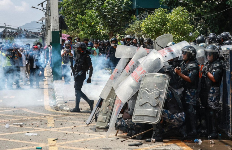 މުޒާހަރާއަށްފަހު ނޭޕާލްގައި ސޯޝަލް މީޑިއާ ދޭން ފަށައިފި