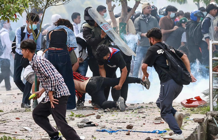 ސޯޝަލް މީޑިއާ މަނާކުރުމާ ދެކޮޅު މުޒާހަރާގައި 17 މަރު