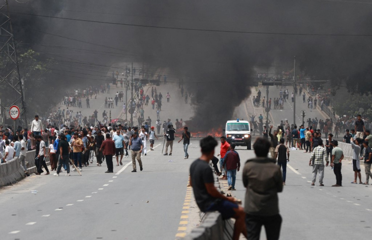 ނޭޕާލަށް މި ވަގުތު ނުދާން އިލްތިމާސްކޮށްފި