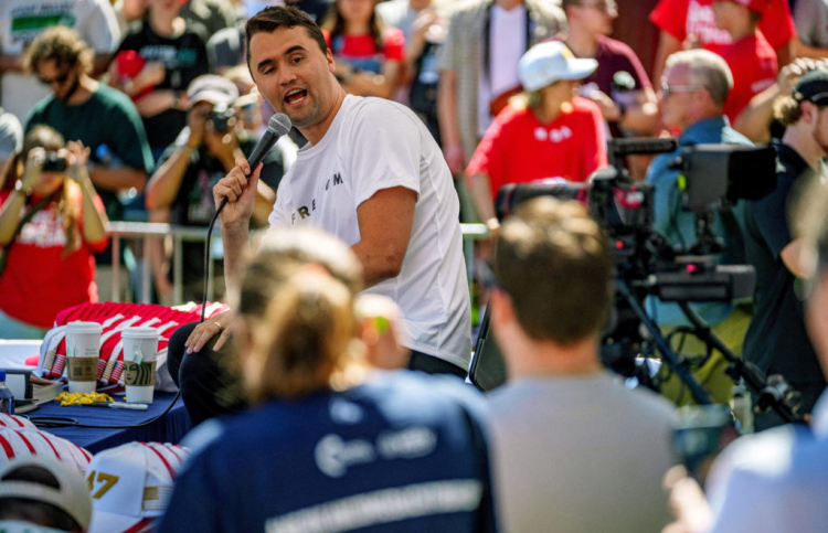 ޓްރަމްޕުގެ އެކުވެރި އެކްޓިވިސްޓް ޗާލީ ކާކް މަރާލައިފި