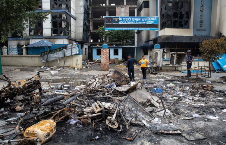 މުޒާހަރާތެރޭ ނޭޕާލު ޖަލުތަކުން 13،500 މީހަކު ފިލި