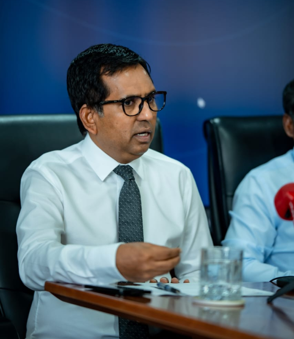 މިނިސްޓަރު ސައީދު މިއަދު ނޫސްވެރިންނާ ވާހަކަ ދައްކަވަނީ.---ފޮޓޯ: އެސްޓީއޯ