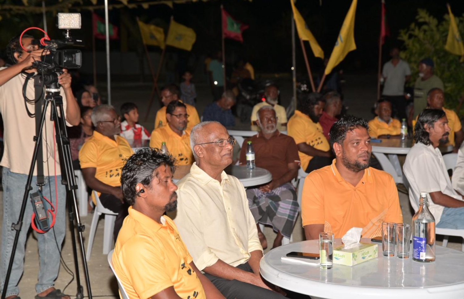 ބޮޑުފޮޅުދޫގައި އެމްޑީޕީން ރޭ ބޭއްވި ޖަލްސާގައި ކުރީގެ ރައީސް އިބޫ ބައިވެރިވެވަޑައިގަންނަވަނީ.