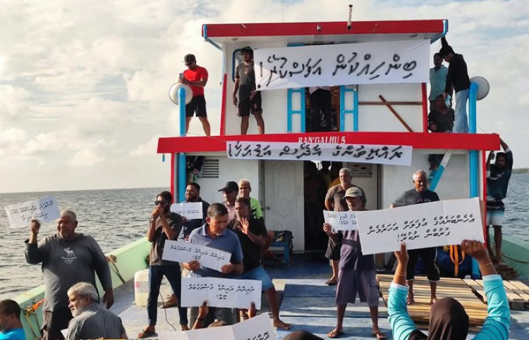 ހަނިފަރު ފަރަށް ޑައިވްކުރަން ފޭބިޔަ ނުދީ ހުރަސްއަޅައިފި