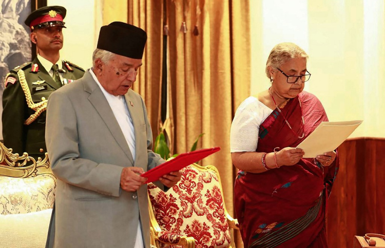 އާ ބޮޑުވަޒީރާ އެކު ނޭޕާލަށް ހަމަޖެހުމެއް