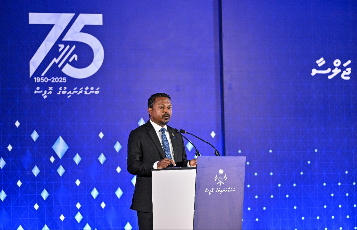 އެޓާނީ ޖެނެރަލްގެ އޮފީހަށް 75 އަހަރު ފުރުން ފާހަގަކުރުމުގެ ހަފުލާގައި އެޓާނީ ޖެނެރަލް އަހުމަދު އުޝާމް މިރޭ ވާހަކަދައްކަވަނީ. ފޮޓޯ: އޭޖީ އޮފީސް