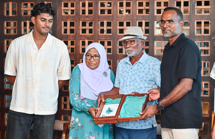 ފައިސަލްގެ ދެ ވަނަ ޅެން ފޮތް ނެރެފި