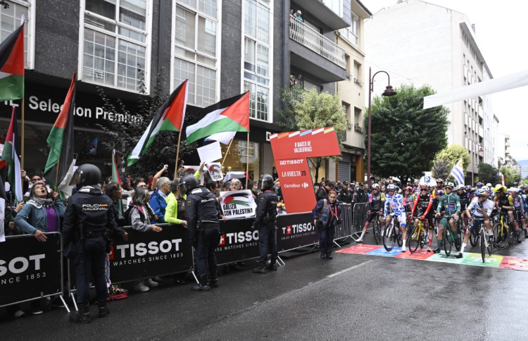 "ބައިނަލްއަގުވާމީ ކުޅިވަރުން އިޒްރޭލު ވަކިކުރަންޖެހޭ"