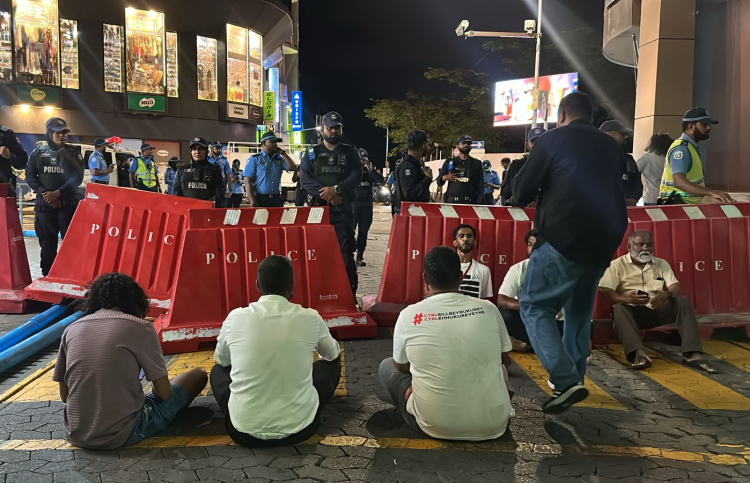 ބިލް ފާސްކުރުމާއެކު މުޒާހަރާއަށް ނުކުމެއްޖެ