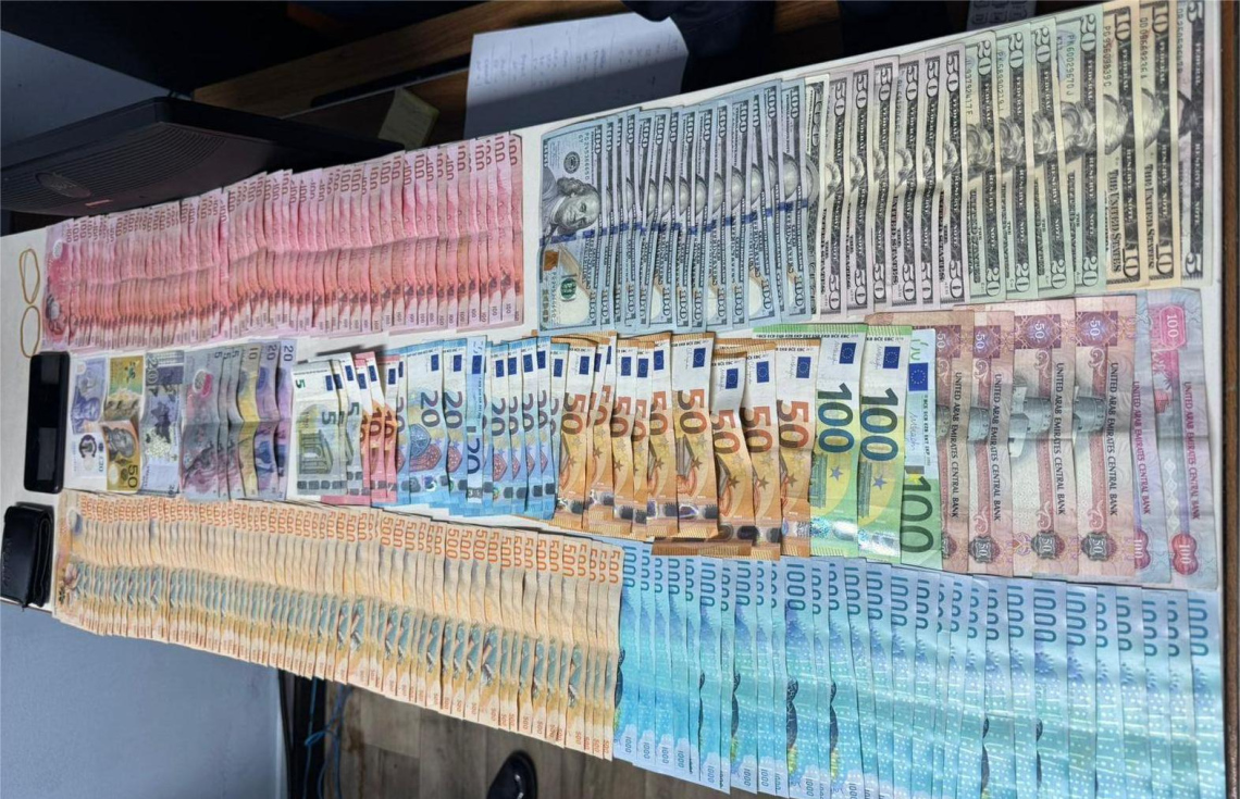 ގަވާއިދާ ހިލާފަށް ޑޮލަރު މާރުކުރަން އުޅެނިކޮށް ހައްޔަރު