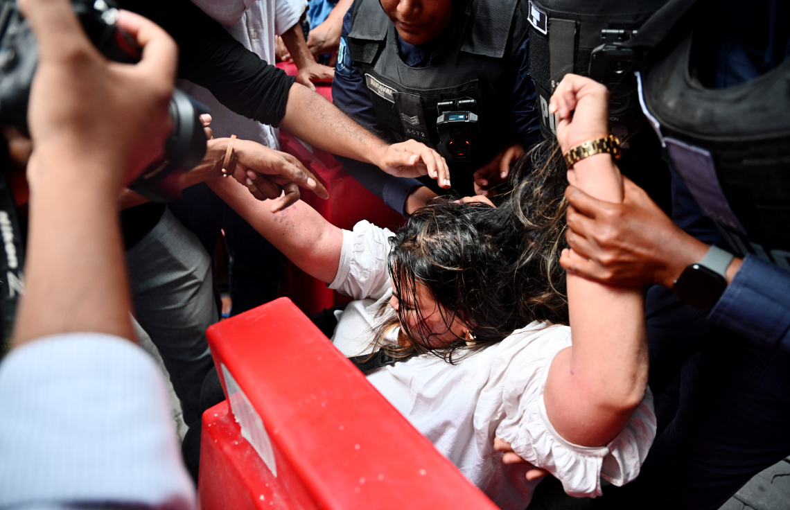 ހާލަތާ ނުބައްދަލު ބާރު ބޭނުމެއް ނުކުރަން: ފުލުހުން