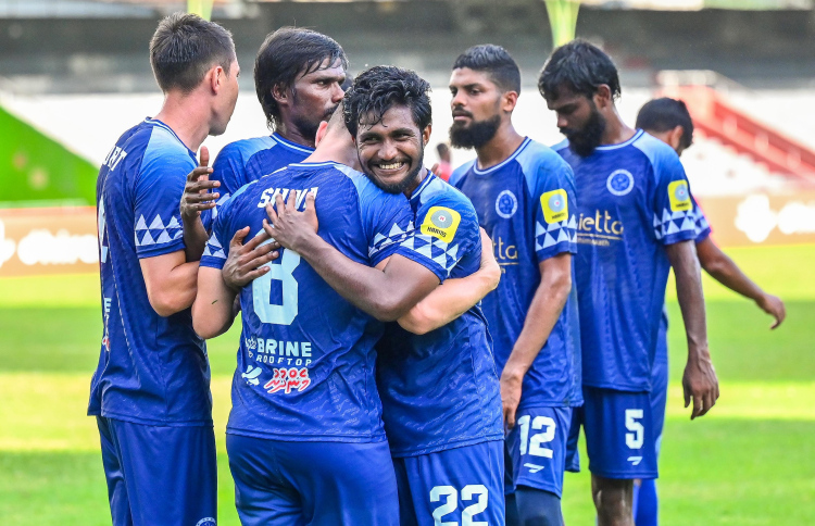 ނިއުގެ އެނބުރި އައުން ފެށީ ތަފާތު ބޮޑު މޮޅަކުން