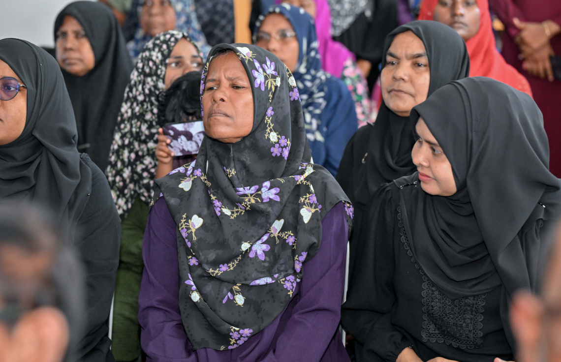 ރައީސް މުއިއްޒު ވޭވަށުގެ ރައްޔިތުންނާ އެކު ބޭއްވެވި ބައްދަލުވުމަށް ހާޒިރުވި ބައެއް މީހުން.---ފޮޓޯ: ރައީސް އޮފީސް