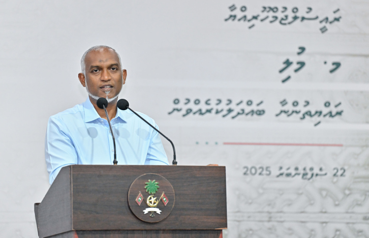 ޑެބިޓް ކާޑުން ކެނޑޭ ވަރު 1،000 އަށް މަތިކުރަނީ