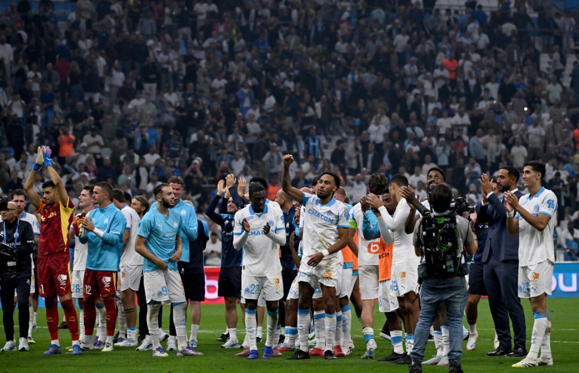 ޕީއެސްޖީ ބަލިކުރުމަށް ފަހު މާސޭގެ ކުޅުންތެރިން އުފާފާޅުކުރަނީ.-- ފޮޓޯ: އޭއެފްޕީ