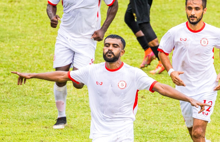 އީގަލްސްގެ ދެ ލަނޑުގެ ލީޑަށް ބުރުން ނިމުން ގެނެސްފި