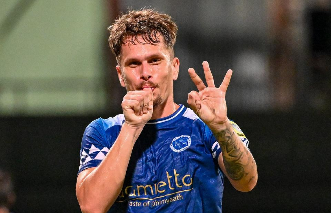 ނިއުގެ ދެވަނަ ލަނޑު ޖެހި ސިލްވާ، ލަނޑު ޖެހުމަށް ފަހު އުފާފާޅު ކުރަނީ --- ފޮޓޯ: ފަޔާޒު މުސާ | މިހާރު