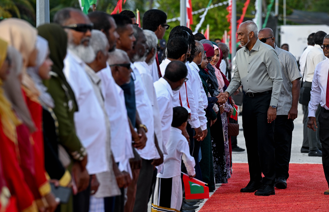ރައީސް މުއިއްޒު ގުރައިދު އަށް ވަޑައިގަތުމުން މަރުހަބާ ދަންނަވަނީ.---ފޮޓޯ: ރައީސް އޮފީސް