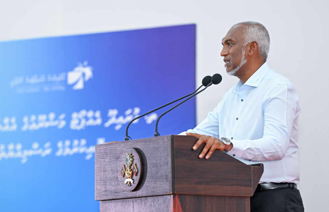 ރައީސް މުއިއްޒު ގުރައިދޫގެ ރައްޔިތުންނާ ރޭ ވާހަކަފުޅު ދައްކަވަނީ.---ފޮޓޯ: ރައީސް އޮފީސް