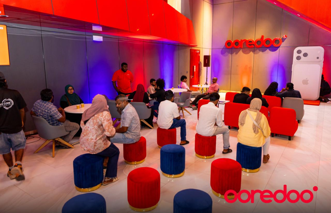 އުރީދޫން އައިފޯނު ގަތް ކަސްޓަމަރުންނާ ފޯނު ހަވާލުކޮށްފި